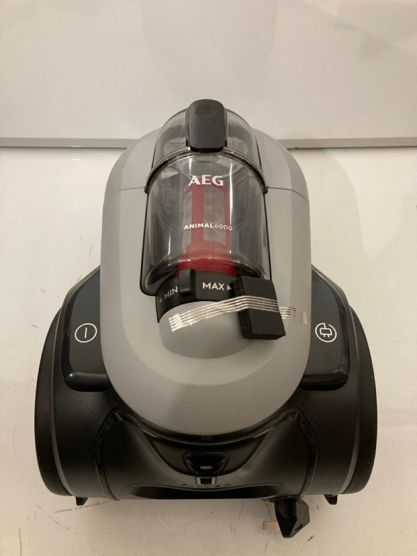 Lot 24  
            Nottingham SR7 – Delivery Only 

                
AEG ANIMAL 6000 BAGLESS CLEANER ORIGINAL RRP £199.99
