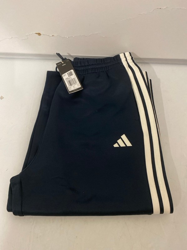 Lot 264  
            Nottingham SR7 – Delivery Only 

                
ADIDAS STADIUM TRACKSUIT BOTTOMS SIZE: M - Image 4