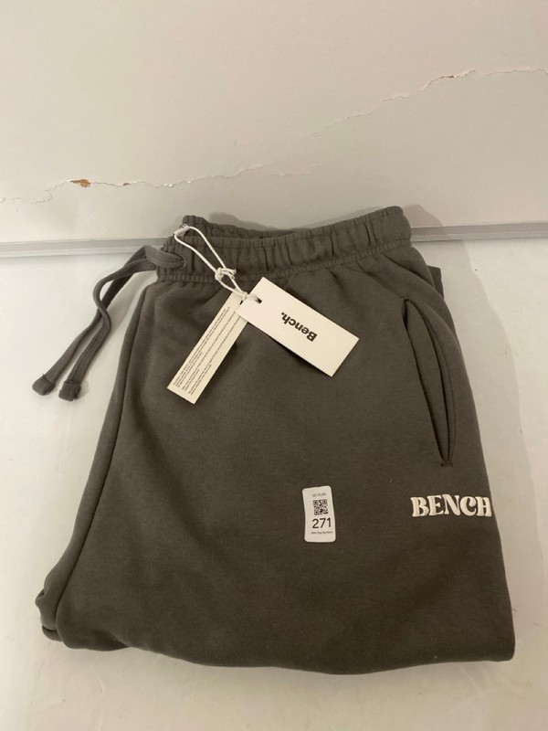 Lot 271  
            Nottingham SR7 – Delivery Only 

                
BENCH LADIES CHARCOAL TRACKSUIT BOTTOMS SIZE: UK 18