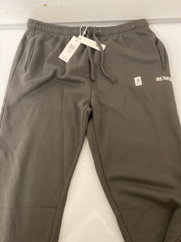 Lot 271  
            Nottingham SR7 – Delivery Only 

                
BENCH LADIES CHARCOAL TRACKSUIT BOTTOMS SIZE: UK 18