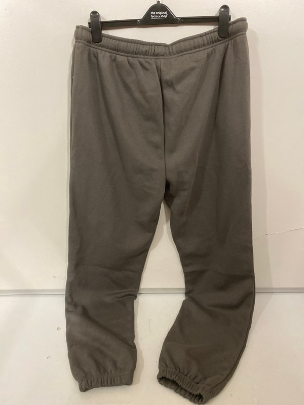 Lot 271  
            Nottingham SR7 – Delivery Only 

                
BENCH LADIES CHARCOAL TRACKSUIT BOTTOMS SIZE: UK 18