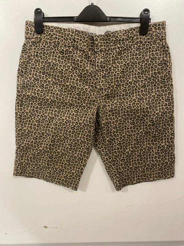 Lot 272  
            Nottingham SR7 – Delivery Only 

                
DICKIES LEOPARD PRINT SHORTS SIZE: W34