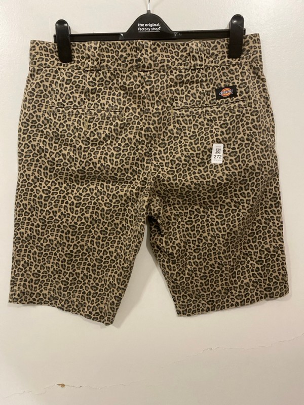Lot 272  
            Nottingham SR7 – Delivery Only 

                
DICKIES LEOPARD PRINT SHORTS SIZE: W34