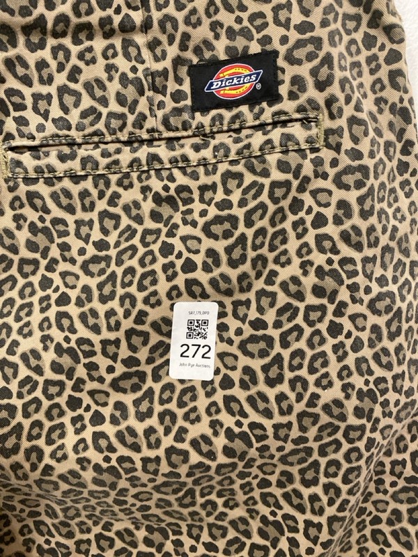 Lot 272  
            Nottingham SR7 – Delivery Only 

                
DICKIES LEOPARD PRINT SHORTS SIZE: W34