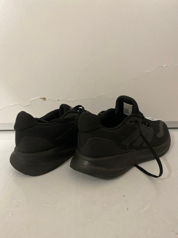 Lot 275  
            Nottingham SR7 – Delivery Only 

                
PAIR OF ADIDAS RUNFALCON 5 RUNING SHOES SIZE: UK 5.5