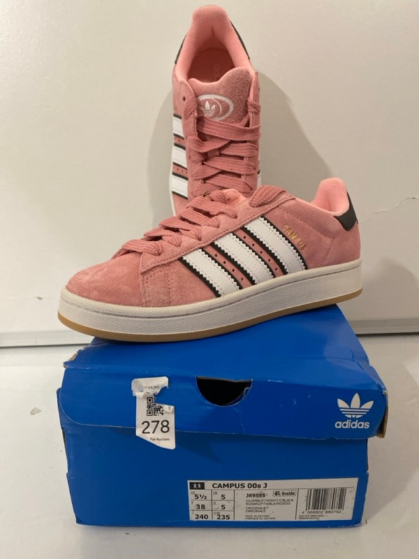 Lot 278  
            Nottingham SR7 – Delivery Only 

                
PAIR OF ADIDAS CAMPUS 00'S J TRAINERS SIZE: UK 5