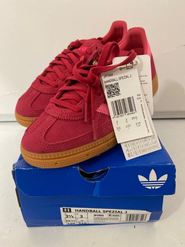 Lot 282  
            Nottingham SR7 – Delivery Only 

                
ADIDAS HANDBALL SPEZIAL J TRAINERS SIZE: UK 3