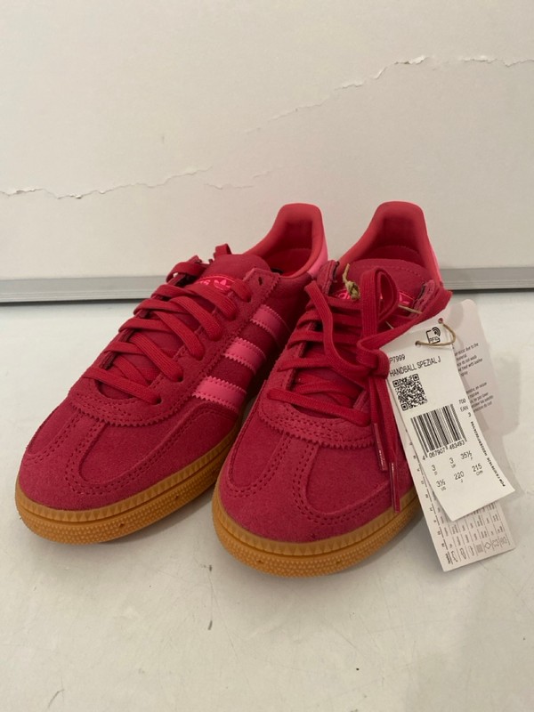 Lot 282  
            Nottingham SR7 – Delivery Only 

                
ADIDAS HANDBALL SPEZIAL J TRAINERS SIZE: UK 3