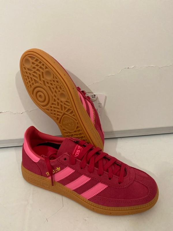 Lot 282  
            Nottingham SR7 – Delivery Only 

                
ADIDAS HANDBALL SPEZIAL J TRAINERS SIZE: UK 3