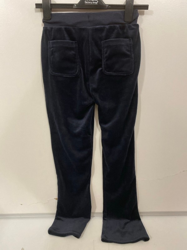 Lot 284  
            Nottingham SR7 – Delivery Only 

                
JUICY COUTURE DIAMANTE EMBELLISHED TRACKSUIT BOTTOMS SIZE: 12/13