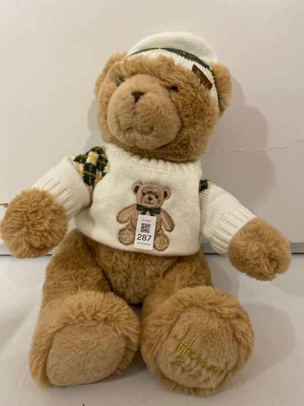 Lot 287  
            Nottingham SR7 – Delivery Only 

                
HARRODS 2021 CHRISTMAS BEAR