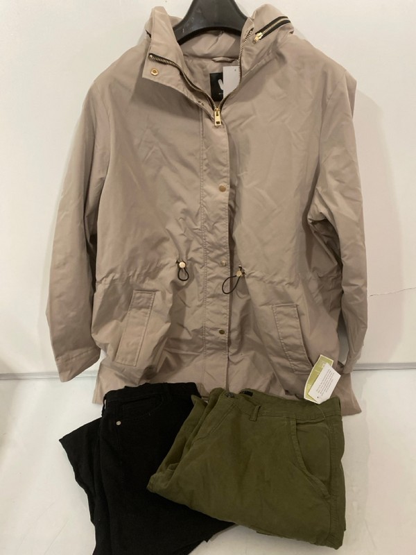 Lot 289  
            Nottingham SR7 – Delivery Only 

                
QTY OF DESIGNER CLOTHING IN VARIOUS SIZES AND DESIGNS