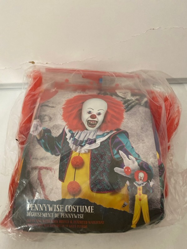 Lot 290  
            Nottingham SR7 – Delivery Only 

                
QTY OF DESIGNER CLOTHING IN VARIOUS SIZES AND DESIGNS