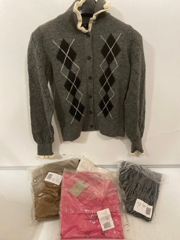 Lot 291  
            Nottingham SR7 – Delivery Only 

                
QTY OF DESIGNER CLOTHING IN VARIOUS SIZES AND DESIGNS