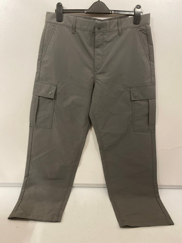 Lot 291  
            Nottingham SR7 – Delivery Only 

                
QTY OF DESIGNER CLOTHING IN VARIOUS SIZES AND DESIGNS