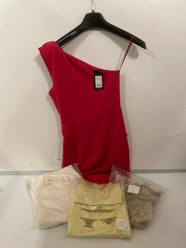 Lot 294  
            Nottingham SR7 – Delivery Only 

                
QTY OF DESIGNER CLOTHING IN VARIOUS SIZES AND DESIGNS