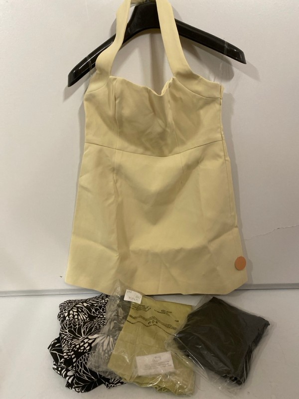 Lot 295  
            Nottingham SR7 – Delivery Only 

                
QTY OF DESIGNER CLOTHING IN VARIOUS SIZES AND DESIGNS