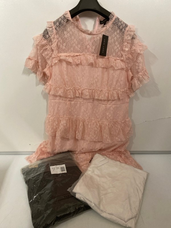 Lot 296  
            Nottingham SR7 – Delivery Only 

                
QTY OF DESIGNER CLOTHING IN VARIOUS SIZES AND DESIGNS