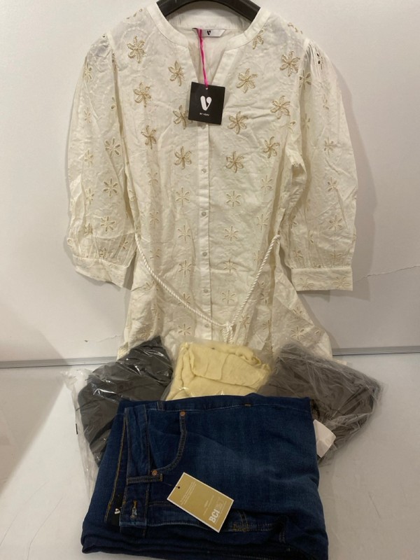 Lot 297  
            Nottingham SR7 – Delivery Only 

                
QTY OF DESIGNER CLOTHING IN VARIOUS SIZES AND DESIGNS