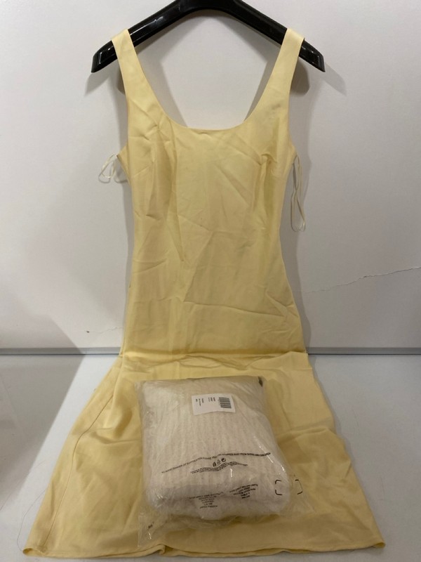 Lot 298  
            Nottingham SR7 – Delivery Only 

                
QTY OF DESIGNER CLOTHING IN VARIOUS SIZES AND DESIGNS