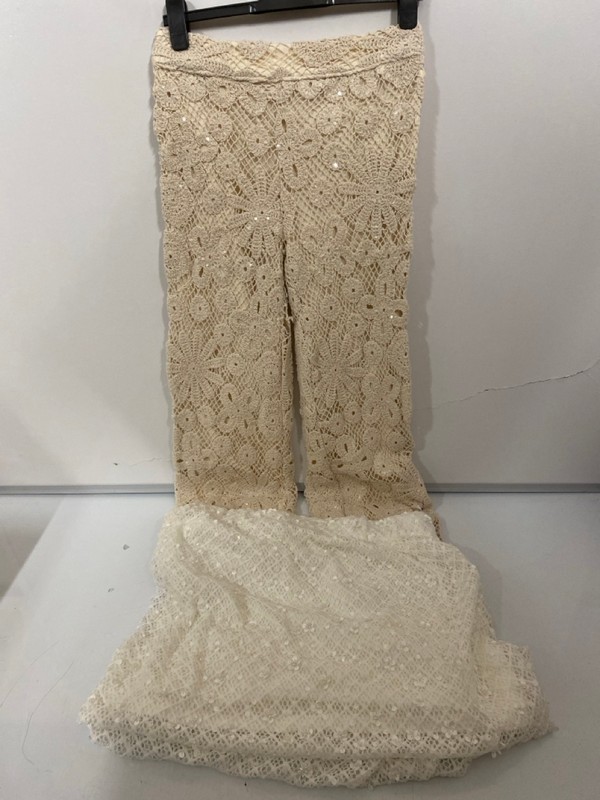 Lot 299  
            Nottingham SR7 – Delivery Only 

                
QTY OF DESIGNER CLOTHING IN VARIOUS SIZES AND DESIGNS