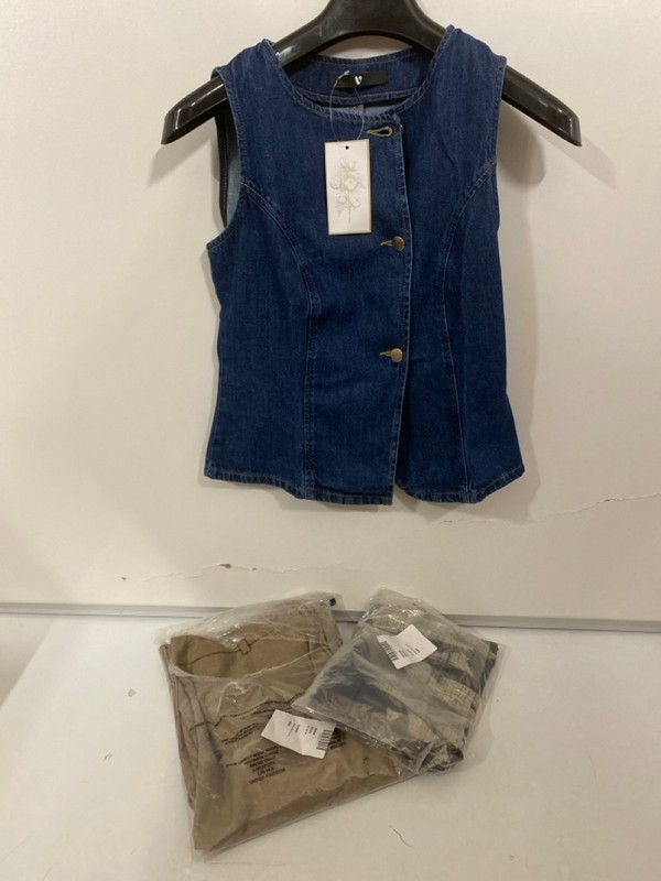 Lot 299  
            Nottingham SR7 – Delivery Only 

                
QTY OF DESIGNER CLOTHING IN VARIOUS SIZES AND DESIGNS