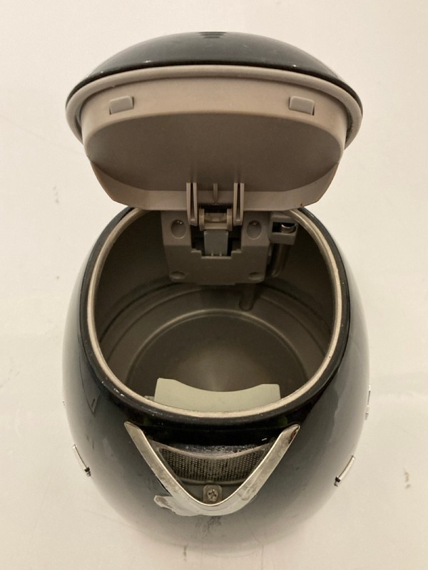 Lot 2  
            Nottingham SR7 – Delivery Only 

                
SMEG BLACK JUG KETTLE ORIGINAL RRP £149.99