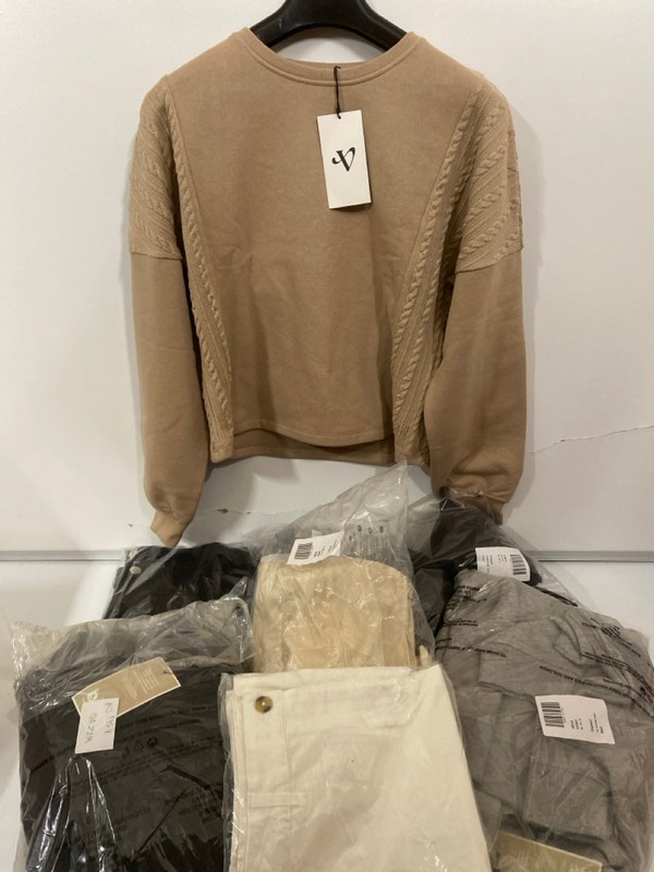 Lot 300  
            Nottingham SR7 – Delivery Only 

                
QTY OF DESIGNER CLOTHING IN VARIOUS SIZES AND DESIGNS