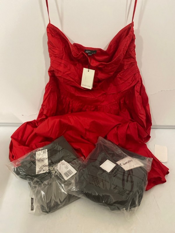 Lot 302  
            Nottingham SR7 – Delivery Only 

                
QTY OF DESIGNER CLOTHING IN VARIOUS SIZES AND DESIGNS - Image 4