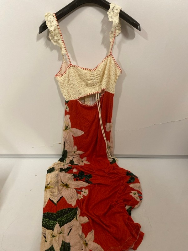 Lot 303  
            Nottingham SR7 – Delivery Only 

                
QTY OF DESIGNER CLOTHING IN VARIOUS SIZES AND DESIGNS - Image 4