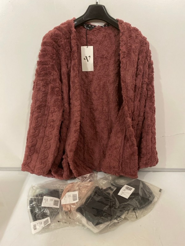 Lot 304  
            Nottingham SR7 – Delivery Only 

                
QTY OF DESIGNER CLOTHING IN VARIOUS SIZES AND DESIGNS