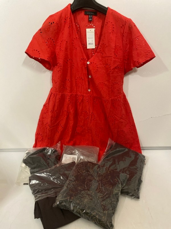 Lot 305  
            Nottingham SR7 – Delivery Only 

                
QTY OF DESIGNER CLOTHING IN VARIOUS SIZES AND DESIGNS - Image 2