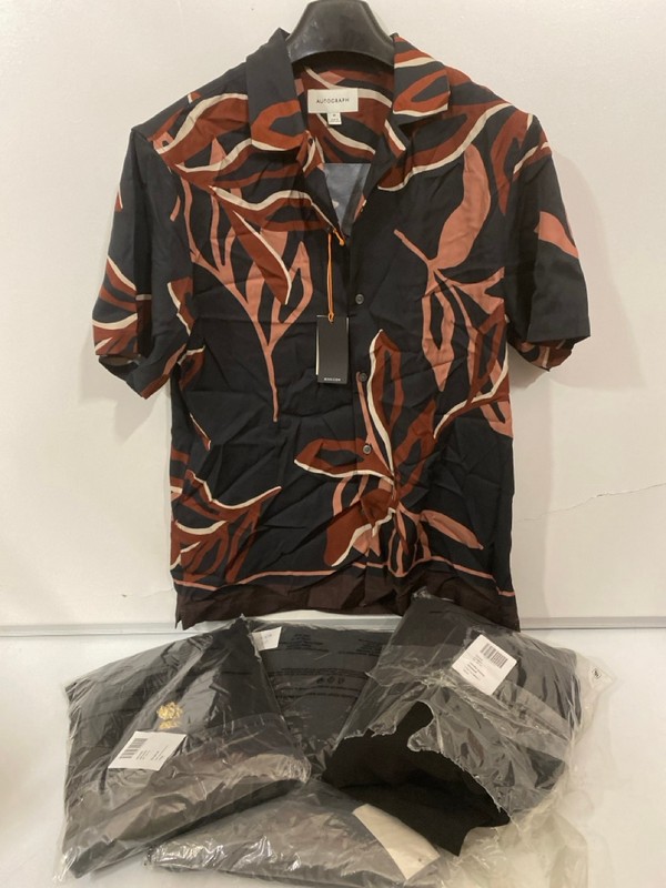 Lot 305  
            Nottingham SR7 – Delivery Only 

                
QTY OF DESIGNER CLOTHING IN VARIOUS SIZES AND DESIGNS - Image 3