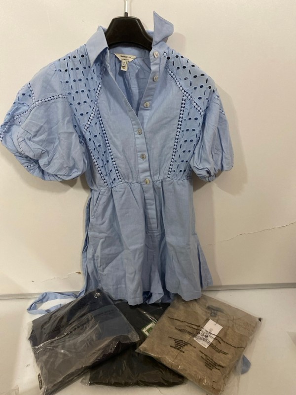 Lot 306  
            Nottingham SR7 – Delivery Only 

                
QTY OF DESIGNER CLOTHING IN VARIOUS SIZES AND DESIGNS