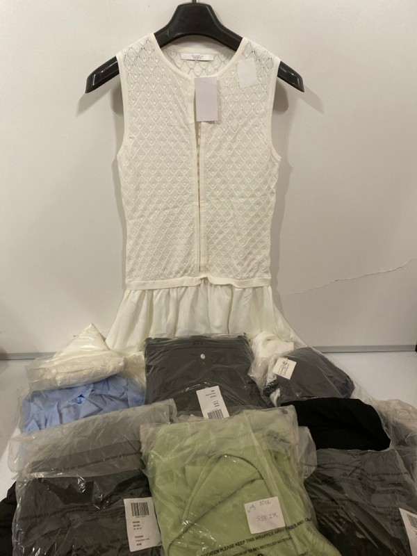Lot 307  
            Nottingham SR7 – Delivery Only 

                
QTY OF DESIGNER CLOTHING IN VARIOUS SIZES AND DESIGNS