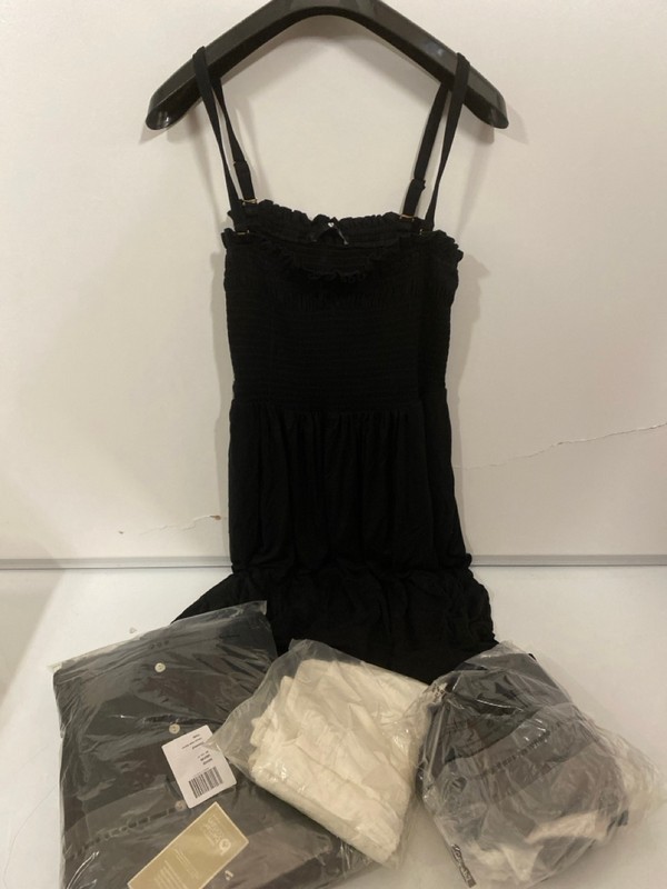 Lot 307  
            Nottingham SR7 – Delivery Only 

                
QTY OF DESIGNER CLOTHING IN VARIOUS SIZES AND DESIGNS