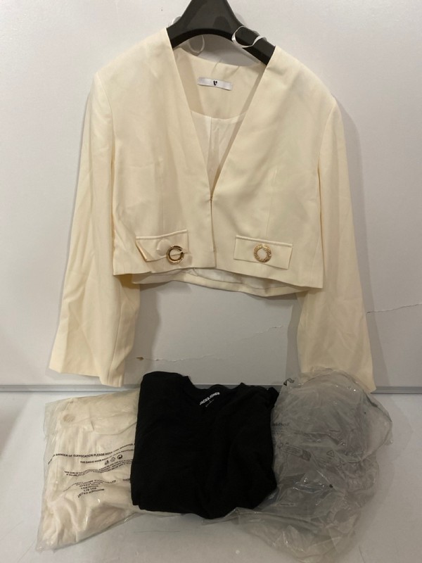 Lot 308  
            Nottingham SR7 – Delivery Only 

                
QTY OF DESIGNER CLOTHING IN VARIOUS SIZES AND DESIGNS - Image 2