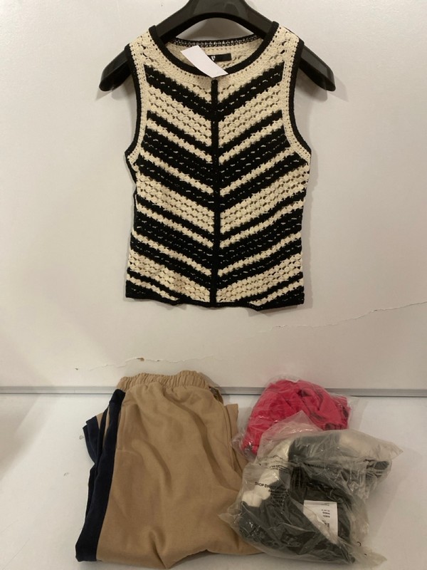 Lot 309  
            Nottingham SR7 – Delivery Only 

                
QTY OF DESIGNER CLOTHING IN VARIOUS SIZES AND DESIGNS - Image 4