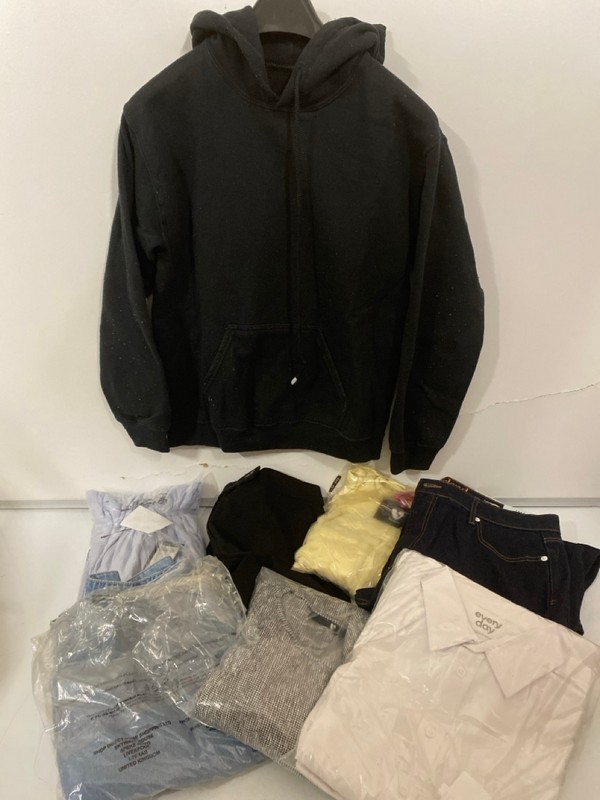 Lot 310  
            Nottingham SR7 – Delivery Only 

                
QTY OF DESIGNER CLOTHING IN VARIOUS SIZES AND DESIGNS