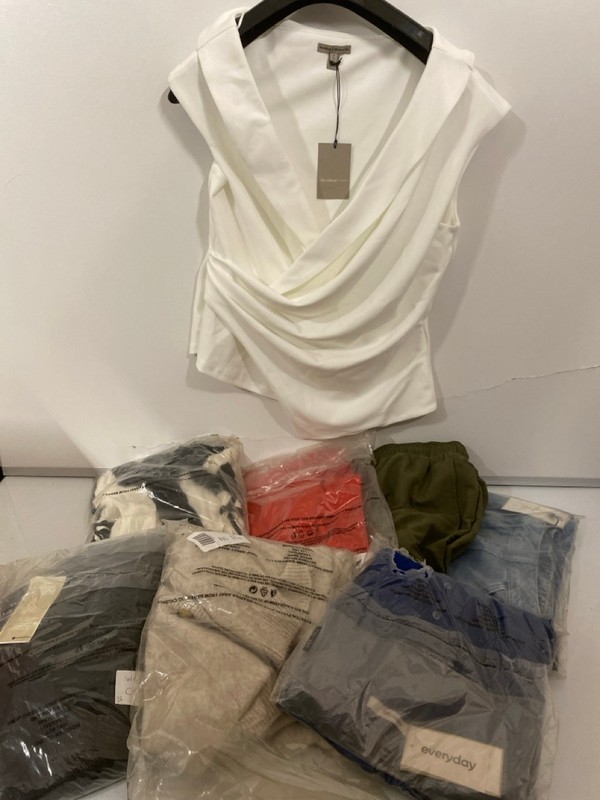 Lot 311  
            Nottingham SR7 – Delivery Only 

                
QTY OF DESIGNER CLOTHING IN VARIOUS SIZES AND DESIGNS