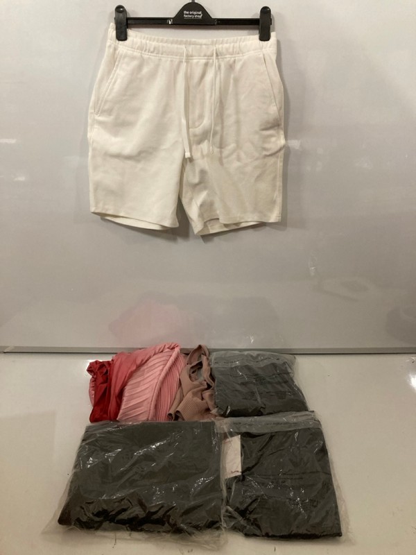 Lot 314  
            Nottingham SR7 – Delivery Only 

                
QTY OF DESIGNER CLOTHING IN VARIOUS SIZES AND DESIGNS