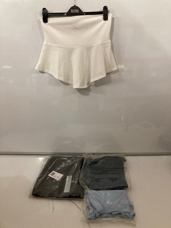 Lot 314  
            Nottingham SR7 – Delivery Only 

                
QTY OF DESIGNER CLOTHING IN VARIOUS SIZES AND DESIGNS - Image 2