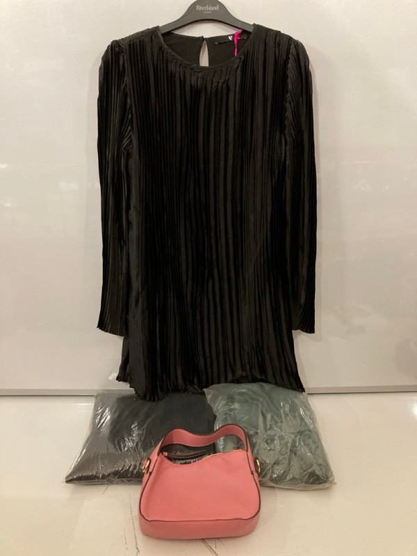 Lot 316  
            Nottingham SR7 – Delivery Only 

                
QTY OF DESIGNER CLOTHING IN VARIOUS SIZES AND DESIGNS