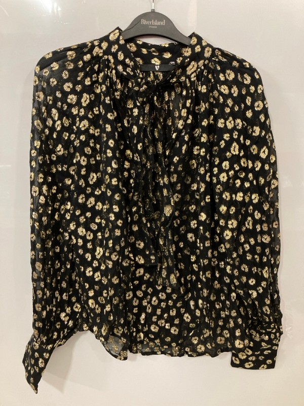 Lot 316  
            Nottingham SR7 – Delivery Only 

                
QTY OF DESIGNER CLOTHING IN VARIOUS SIZES AND DESIGNS - Image 4