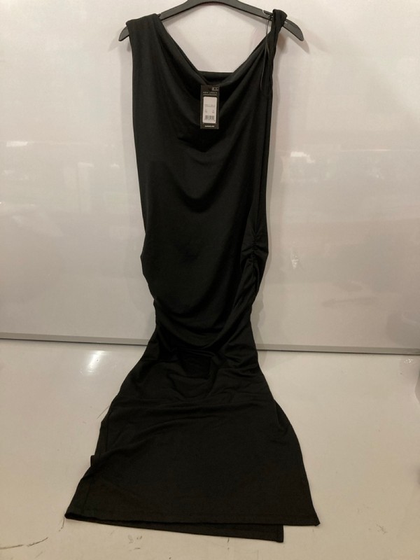 Lot 317  
            Nottingham SR7 – Delivery Only 

                
QTY OF DESIGNER CLOTHING IN VARIOUS SIZES AND DESIGNS - Image 4