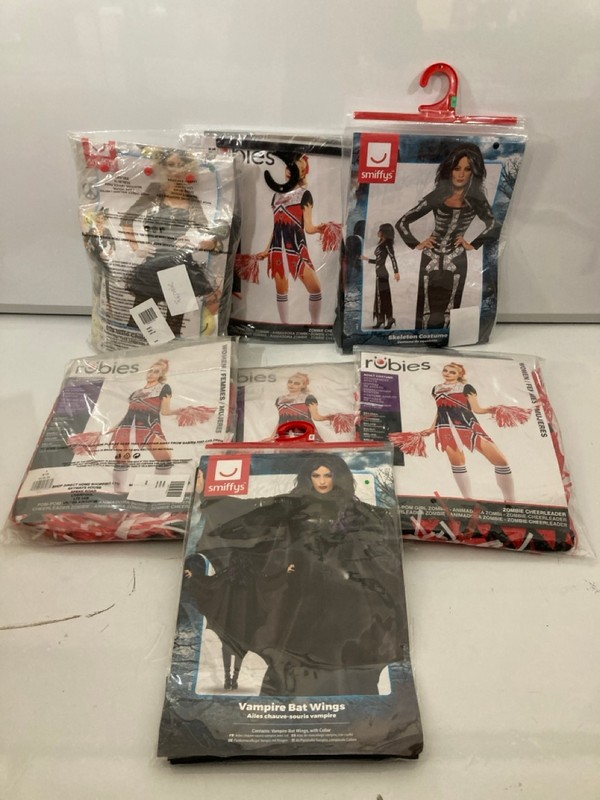Lot 318  
            Nottingham SR7 – Delivery Only 

                
QTY OF DRESSING UP COSTUMES INC VAMPIRE BAT WINGS & ZOMBIE CHEERLEADER
