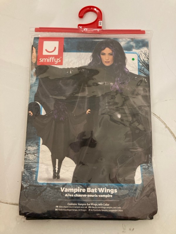 Lot 318  
            Nottingham SR7 – Delivery Only 

                
QTY OF DRESSING UP COSTUMES INC VAMPIRE BAT WINGS & ZOMBIE CHEERLEADER