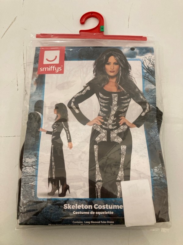 Lot 318  
            Nottingham SR7 – Delivery Only 

                
QTY OF DRESSING UP COSTUMES INC VAMPIRE BAT WINGS & ZOMBIE CHEERLEADER