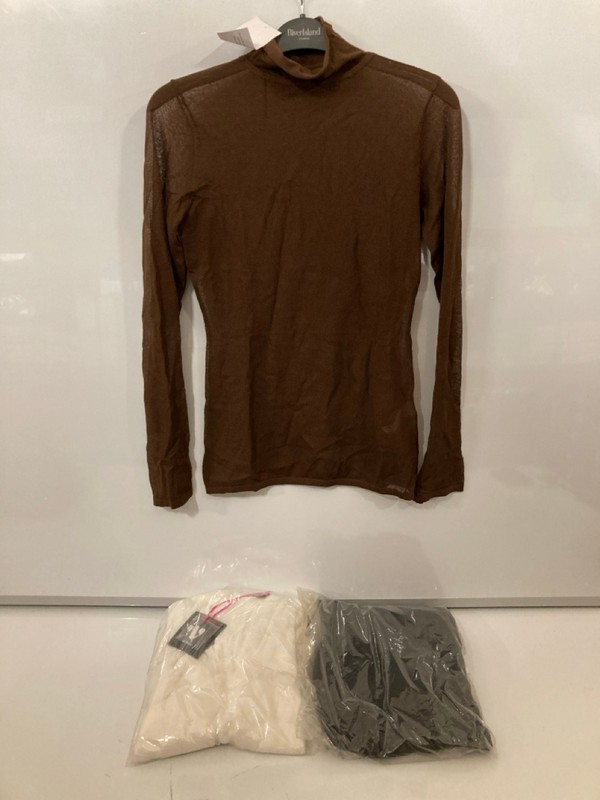 Lot 319  
            Nottingham SR7 – Delivery Only 

                
QTY OF DESIGNER CLOTHING IN VARIOUS SIZES AND DESIGNS - Image 3