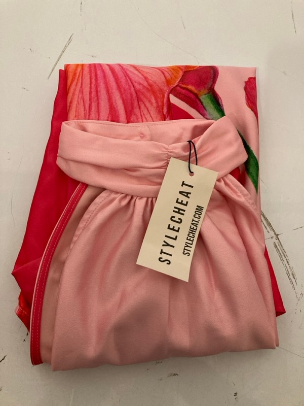 Lot 319  
            Nottingham SR7 – Delivery Only 

                
QTY OF DESIGNER CLOTHING IN VARIOUS SIZES AND DESIGNS - Image 4